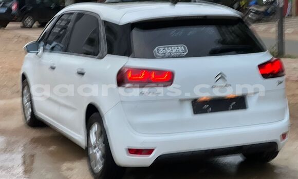Buy Used Citroen C4 Picasso White Car in Dakar in Dakar Buy Used Citroen C4 Picasso White Car in Dakar in Dakar