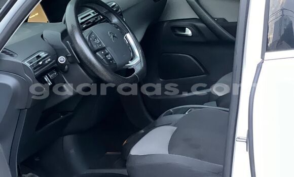Buy Used Citroen C4 Picasso White Car in Dakar in Dakar Buy Used Citroen C4 Picasso White Car in Dakar in Dakar