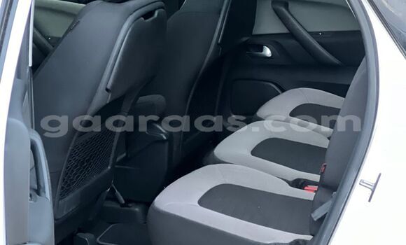 Buy Used Citroen C4 Picasso White Car in Dakar in Dakar Buy Used Citroen C4 Picasso White Car in Dakar in Dakar