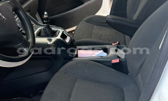 Acheter Occasion Voiture Peugeot 5008 Blanc à Dakar, Dakar Acheter Occasion Voiture Peugeot 5008 Blanc à Dakar, Dakar