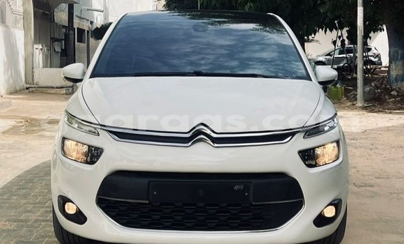 Dieundeu Occasion Citroen C4 Picasso White Auto in Dakar in Dakar