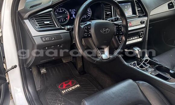 Acheter Occasion Voiture Hyundai Sonata Blanc à Dakar, Dakar Acheter Occasion Voiture Hyundai Sonata Blanc à Dakar, Dakar