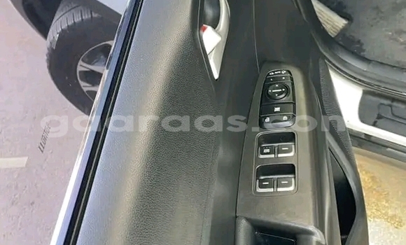 Dieundeu Occasion Kia Sportage White Auto in Dakar in Dakar Dieundeu Occasion Kia Sportage White Auto in Dakar in Dakar