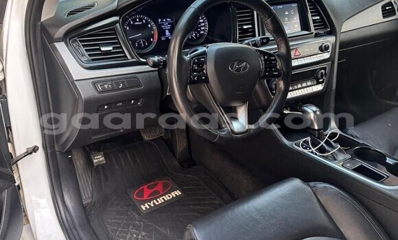 Buy Used Hyundai Sonata White Car in Dakar in Dakar Buy Used Hyundai Sonata White Car in Dakar in Dakar