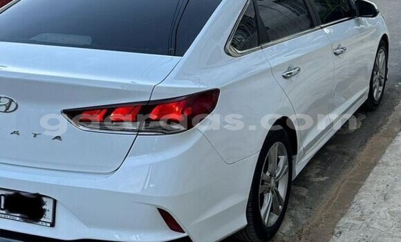 Buy Used Hyundai Sonata White Car in Dakar in Dakar Buy Used Hyundai Sonata White Car in Dakar in Dakar