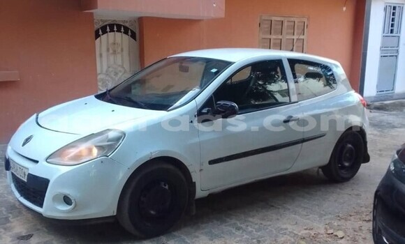 Dieundeu Occasion Renault Clio White Auto in Dakar in Dakar Dieundeu Occasion Renault Clio White Auto in Dakar in Dakar