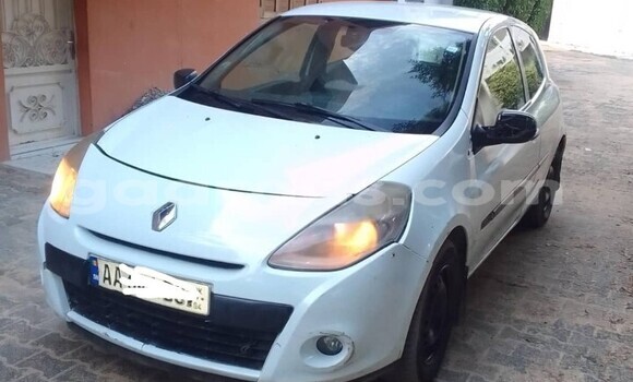 Dieundeu Occasion Renault Clio White Auto in Dakar in Dakar Dieundeu Occasion Renault Clio White Auto in Dakar in Dakar