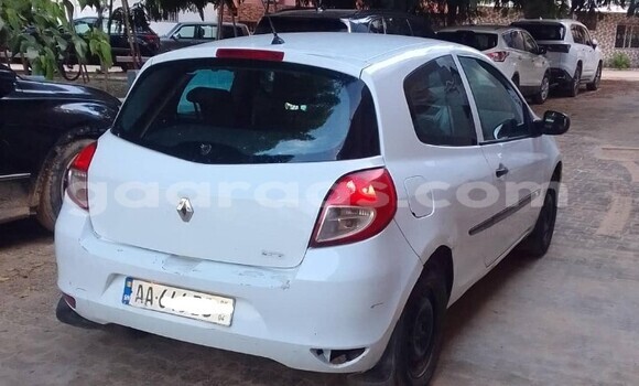 Dieundeu Occasion Renault Clio White Auto in Dakar in Dakar Dieundeu Occasion Renault Clio White Auto in Dakar in Dakar
