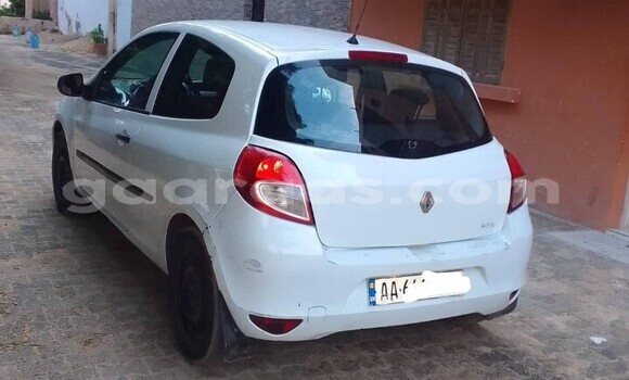 Dieundeu Occasion Renault Clio White Auto in Dakar in Dakar Dieundeu Occasion Renault Clio White Auto in Dakar in Dakar