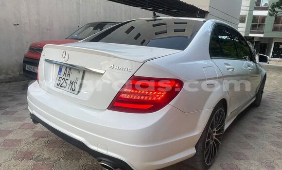 Dieundeu Occasion Mercedes‒Benz C–Class White Auto in Dakar in Dakar Dieundeu Occasion Mercedes‒Benz C–Class White Auto in Dakar in Dakar