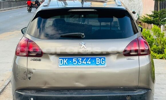 Acheter Occasion Voiture Peugeot 2008 Beige à Dakar, Dakar Acheter Occasion Voiture Peugeot 2008 Beige à Dakar, Dakar