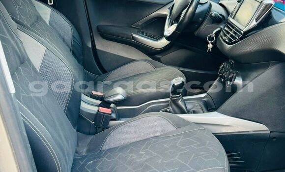 Acheter Occasion Voiture Peugeot 2008 Beige à Dakar, Dakar Acheter Occasion Voiture Peugeot 2008 Beige à Dakar, Dakar