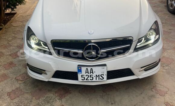 Buy Used Mercedes‒Benz C–Class White Car in Dakar in Dakar Buy Used Mercedes‒Benz C–Class White Car in Dakar in Dakar