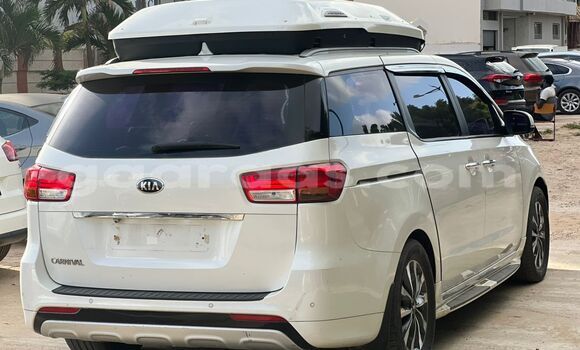 Dieundeu Occasion Kia Carnival White Auto in Dakar in Dakar Dieundeu Occasion Kia Carnival White Auto in Dakar in Dakar
