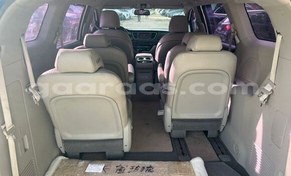 Dieundeu Occasion Kia Carnival White Auto in Dakar in Dakar Dieundeu Occasion Kia Carnival White Auto in Dakar in Dakar