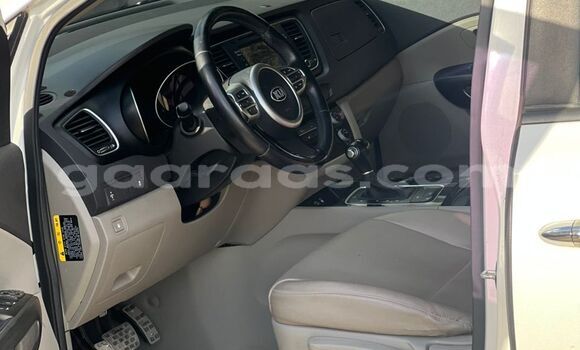Dieundeu Beess Kia Carnival White Auto in Dakar in Dakar Dieundeu Beess Kia Carnival White Auto in Dakar in Dakar
