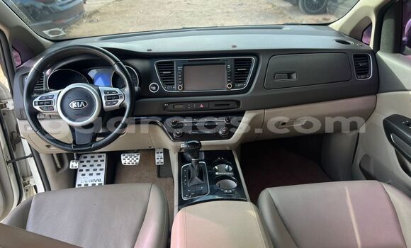 Dieundeu Beess Kia Carnival White Auto in Dakar in Dakar Dieundeu Beess Kia Carnival White Auto in Dakar in Dakar