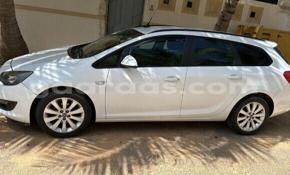 Buy Used Opel Astra White Car in Dakar in Dakar Buy Used Opel Astra White Car in Dakar in Dakar