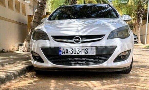 Buy Used Opel Astra White Car in Dakar in Dakar Buy Used Opel Astra White Car in Dakar in Dakar