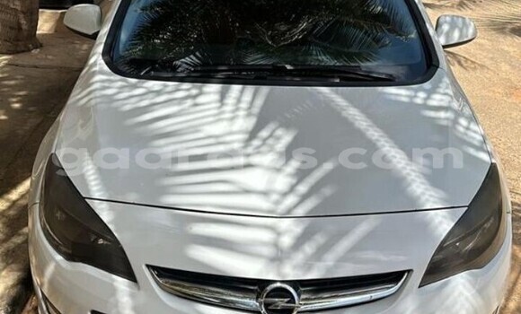 Buy Used Opel Astra White Car in Dakar in Dakar Buy Used Opel Astra White Car in Dakar in Dakar