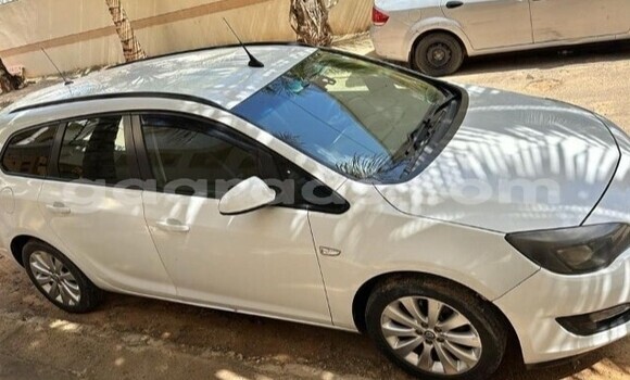 Buy Used Opel Astra White Car in Dakar in Dakar Buy Used Opel Astra White Car in Dakar in Dakar