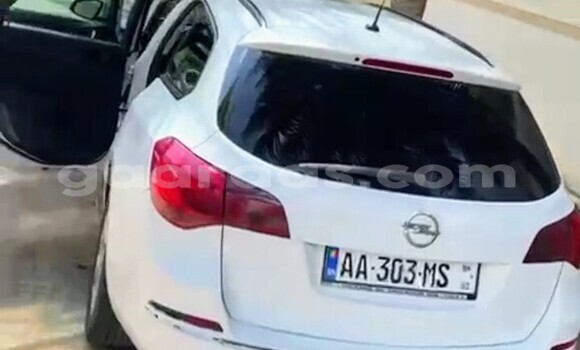 Buy Used Opel Astra White Car in Dakar in Dakar Buy Used Opel Astra White Car in Dakar in Dakar