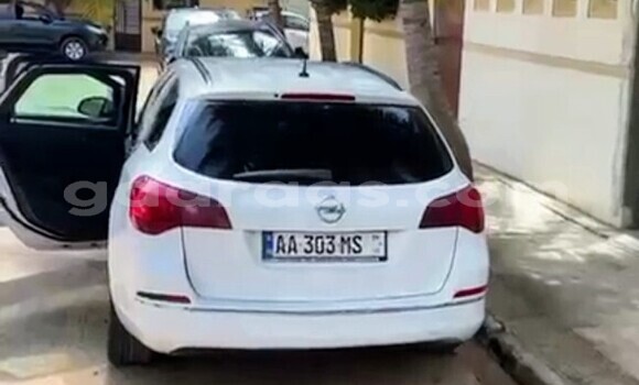 Buy Used Opel Astra White Car in Dakar in Dakar Buy Used Opel Astra White Car in Dakar in Dakar