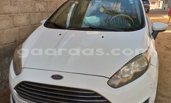 Buy Used FORD MUSTANG White Car in Dakar in Dakar
