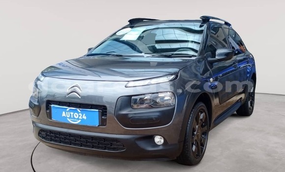 Buy Used Citroen C4 Cactus Vert militaire Car in Dakar in Dakar Buy Used Citroen C4 Cactus Vert militaire Car in Dakar in Dakar