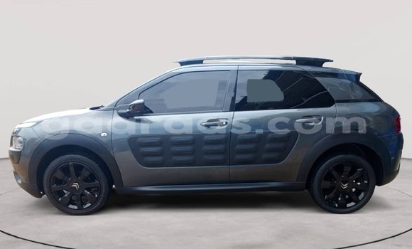 Buy Used Citroen C4 Cactus Vert militaire Car in Dakar in Dakar Buy Used Citroen C4 Cactus Vert militaire Car in Dakar in Dakar