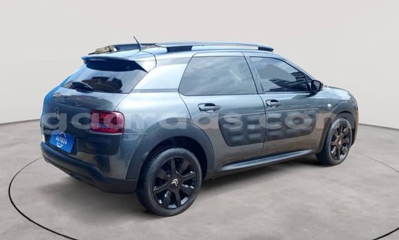 Buy Used Citroen C4 Cactus Vert militaire Car in Dakar in Dakar Buy Used Citroen C4 Cactus Vert militaire Car in Dakar in Dakar