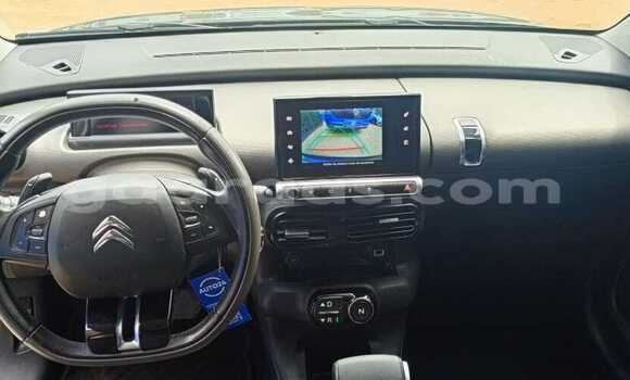 Buy Used Citroen C4 Cactus Vert militaire Car in Dakar in Dakar Buy Used Citroen C4 Cactus Vert militaire Car in Dakar in Dakar