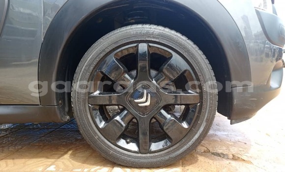 Buy Used Citroen C4 Cactus Vert militaire Car in Dakar in Dakar Buy Used Citroen C4 Cactus Vert militaire Car in Dakar in Dakar