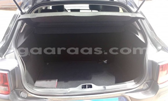 Buy Used Citroen C4 Cactus Vert militaire Car in Dakar in Dakar Buy Used Citroen C4 Cactus Vert militaire Car in Dakar in Dakar