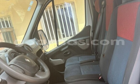 Acheter Occasion Voiture Renault Trafic Blanc à Dakar, Dakar Acheter Occasion Voiture Renault Trafic Blanc à Dakar, Dakar