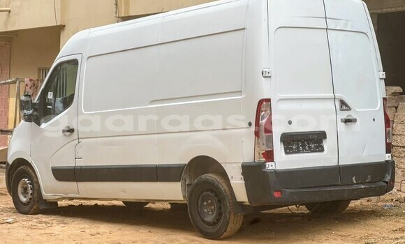 Acheter Occasion Voiture Renault Trafic Blanc à Dakar, Dakar Acheter Occasion Voiture Renault Trafic Blanc à Dakar, Dakar
