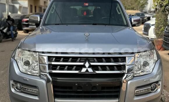 Dieundeu Beess Mitsubishi Pajero Beige Auto in Dakar in Dakar