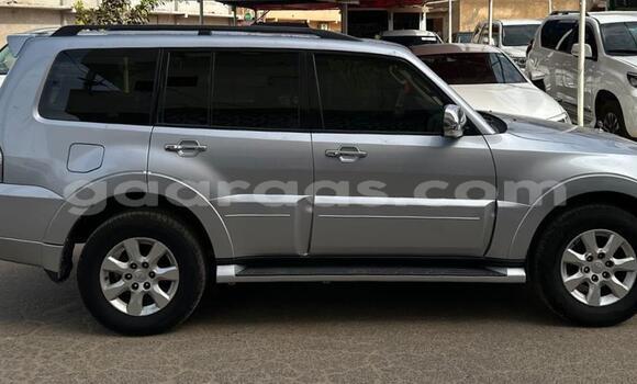 Acheter Neuf Voiture Mitsubishi Pajero Beige à Dakar, Dakar Acheter Neuf Voiture Mitsubishi Pajero Beige à Dakar, Dakar