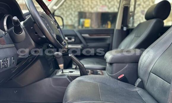 Acheter Neuf Voiture Mitsubishi Pajero Beige à Dakar, Dakar Acheter Neuf Voiture Mitsubishi Pajero Beige à Dakar, Dakar