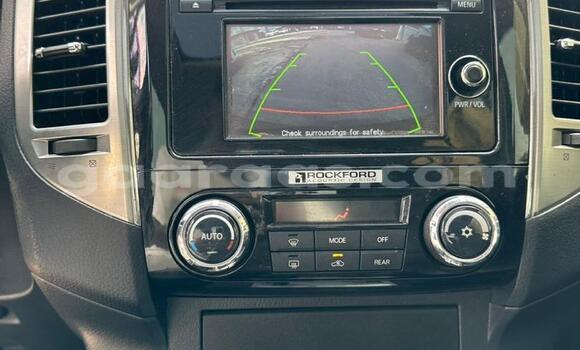 Acheter Neuf Voiture Mitsubishi Pajero Beige à Dakar, Dakar Acheter Neuf Voiture Mitsubishi Pajero Beige à Dakar, Dakar