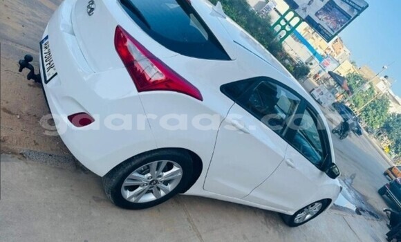 Buy Used Hyundai Elantra White Car in Dakar in Dakar Buy Used Hyundai Elantra White Car in Dakar in Dakar
