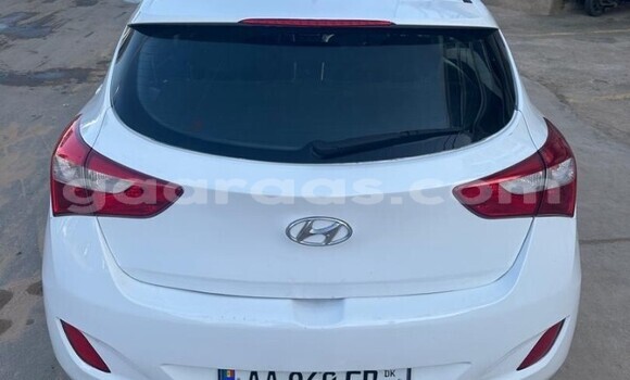 Buy Used Hyundai Elantra White Car in Dakar in Dakar Buy Used Hyundai Elantra White Car in Dakar in Dakar