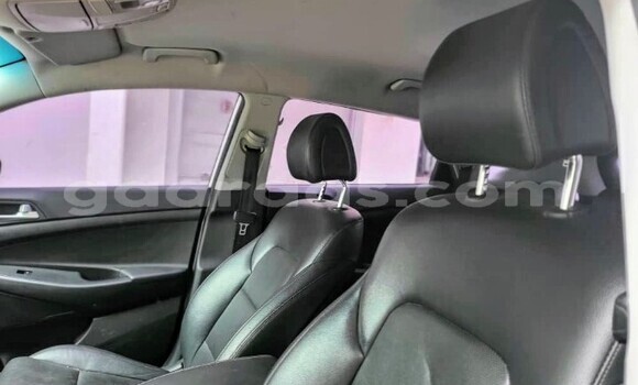 Dieundeu Occasion Hyundai Tucson White Auto in Dakar in Dakar Dieundeu Occasion Hyundai Tucson White Auto in Dakar in Dakar