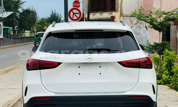 Acheter Neuf Voiture Mercedes‒Benz GLA-klasse Blanc à Dakar, Dakar Acheter Neuf Voiture Mercedes‒Benz GLA-klasse Blanc à Dakar, Dakar