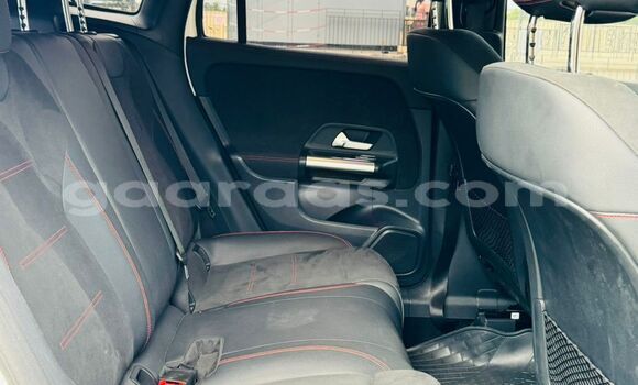 Acheter Neuf Voiture Mercedes‒Benz GLA-klasse Blanc à Dakar, Dakar Acheter Neuf Voiture Mercedes‒Benz GLA-klasse Blanc à Dakar, Dakar