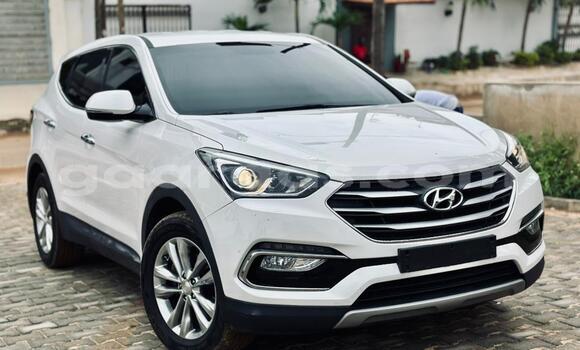 Buy Used Hyundai Santa Fe White Car in Dakar in Dakar Buy Used Hyundai Santa Fe White Car in Dakar in Dakar