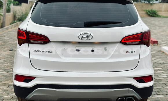 Buy Used Hyundai Santa Fe White Car in Dakar in Dakar Buy Used Hyundai Santa Fe White Car in Dakar in Dakar