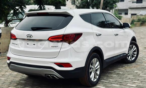 Buy Used Hyundai Santa Fe White Car in Dakar in Dakar Buy Used Hyundai Santa Fe White Car in Dakar in Dakar