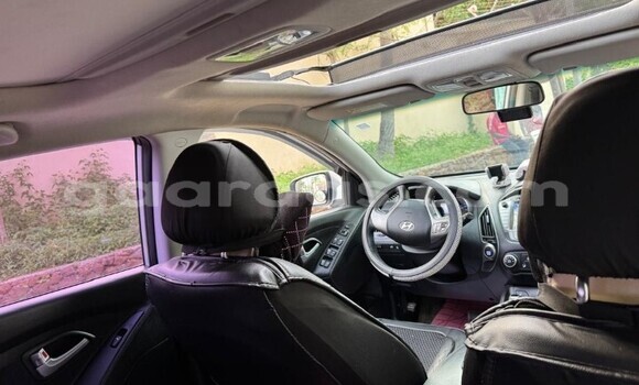 Buy Used Hyundai Tucson Silver Car in Dakar in Dakar Buy Used Hyundai Tucson Silver Car in Dakar in Dakar