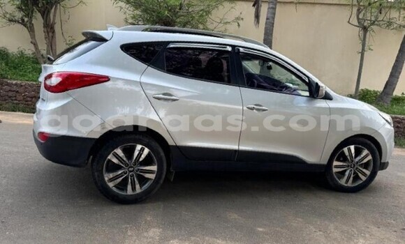 Buy Used Hyundai Tucson Silver Car in Dakar in Dakar Buy Used Hyundai Tucson Silver Car in Dakar in Dakar